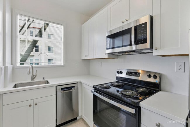Photo - 1695 North Point St Apartment
