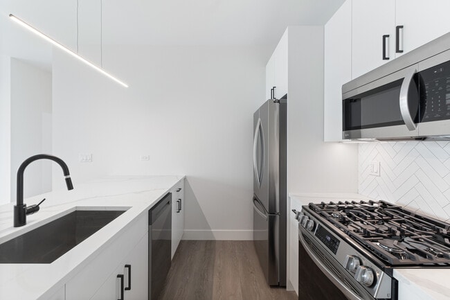 Building Photo - 3140 N Clybourn Ave