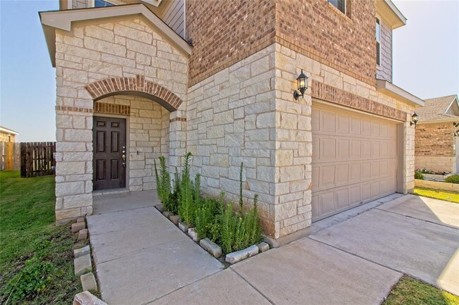 Building Photo - 5610 Wolf Pack Dr