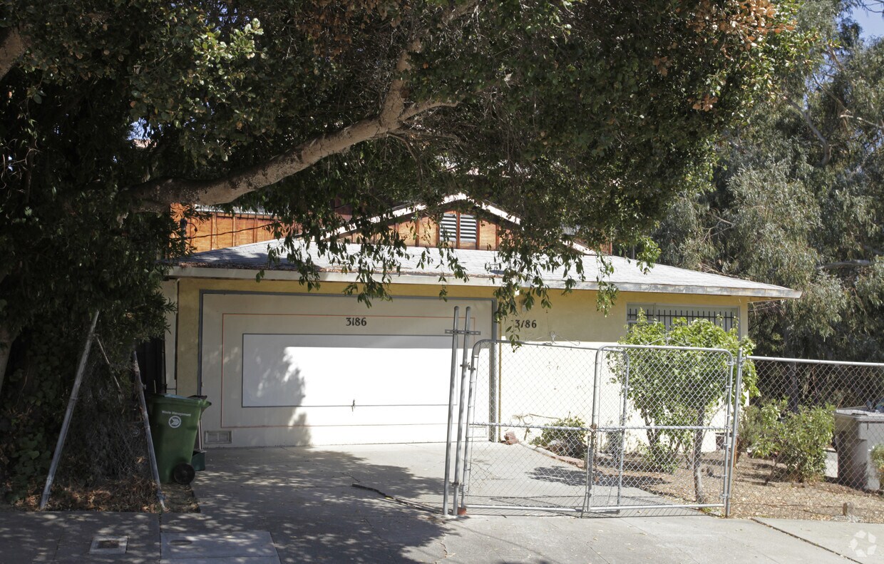 Foto del edificio - 3186 McKillop Rd