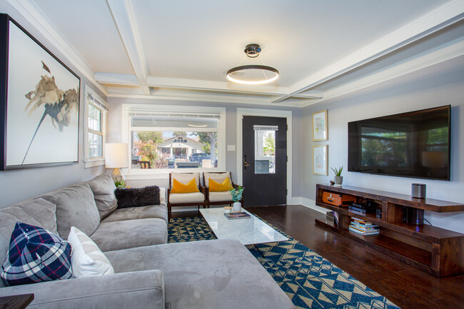 Building Photo - 1808 Middleton Pl