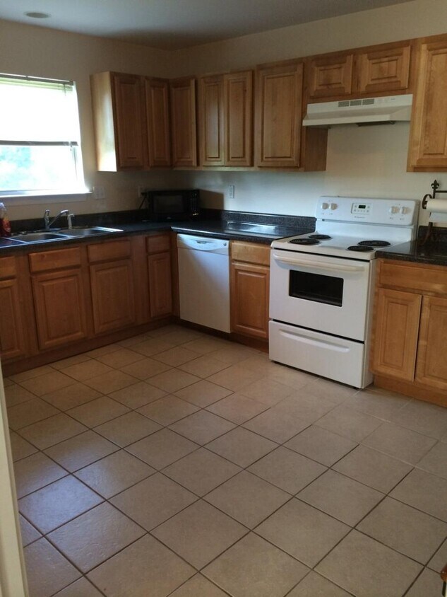 Primary Photo - 366 Morton Ave