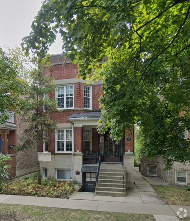 Building Photo - 2255 W Leland Ave