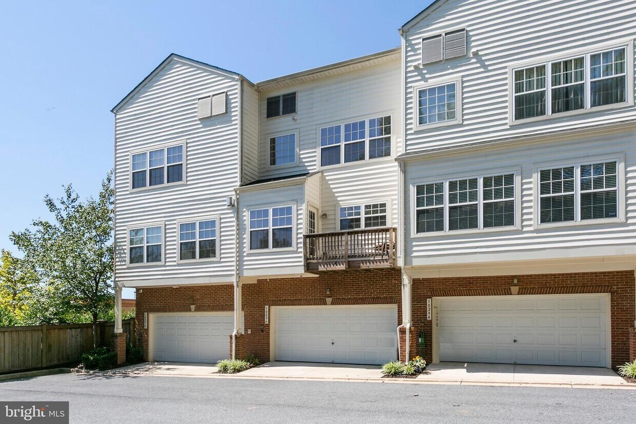Primary Photo - 10296 Chestnut Park Ln