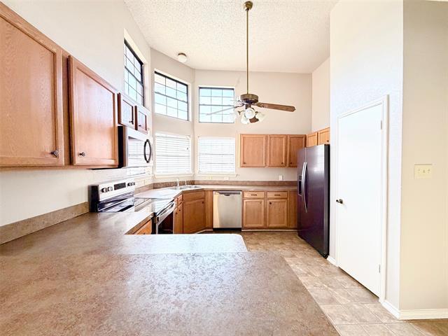 Building Photo - 3101 Hillcrest Dr