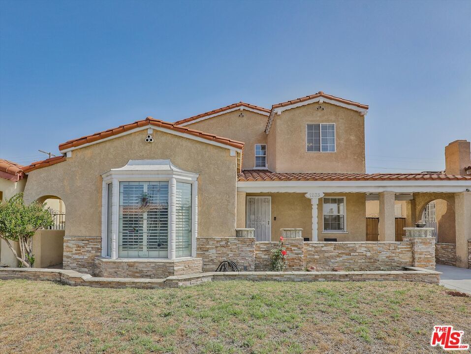 Foto principal - 1235 W 82nd St
