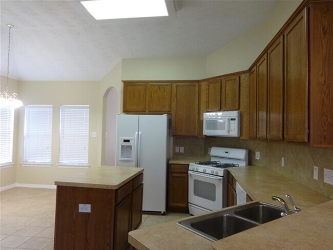Building Photo - 28819 Hidden Cove Dr