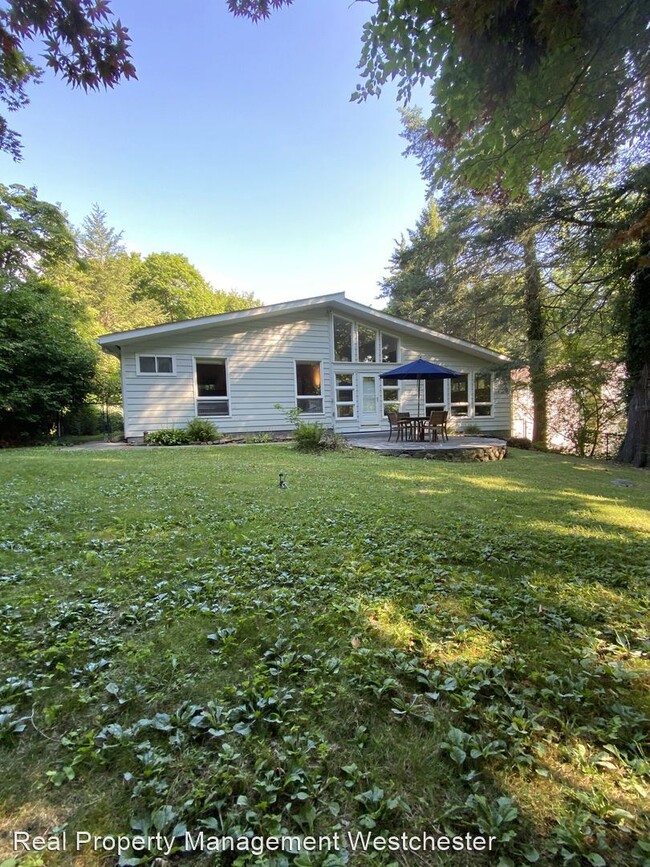 Building Photo - 4 br, 2.5 bath House - 4 Cedar Lane