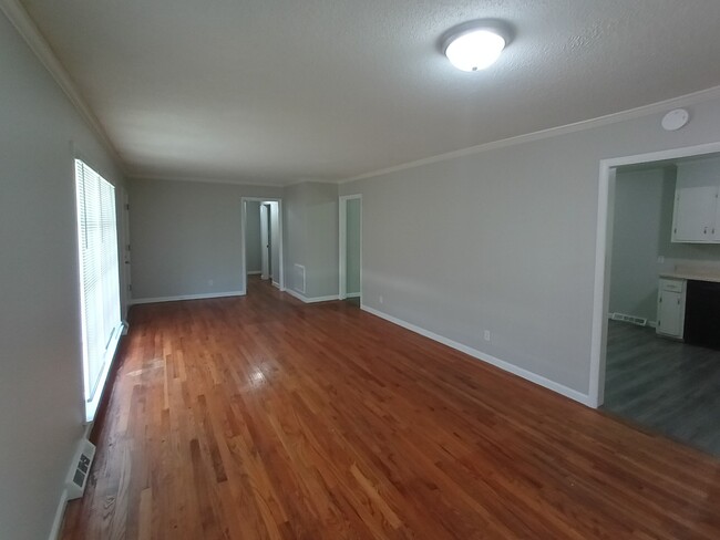 Building Photo - 23 Sequoia Dr