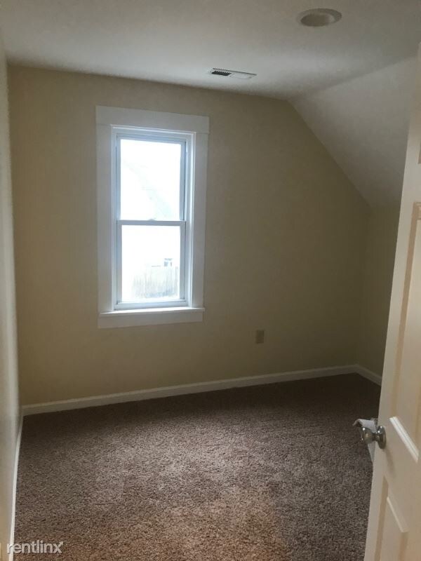 Foto del edificio - 3 br, 1 bath Apartment - 6736 25th Ave Uppr
