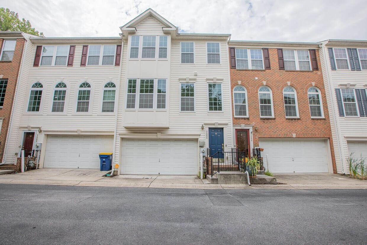 Primary Photo - Gorgeous 3 BR/2.5 BA Townhome in Elkridge!