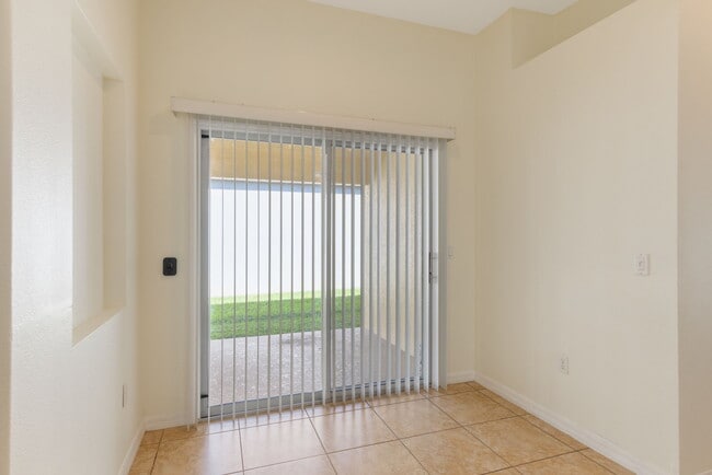 Foto del edificio - 2831 Whistlewood Dr
