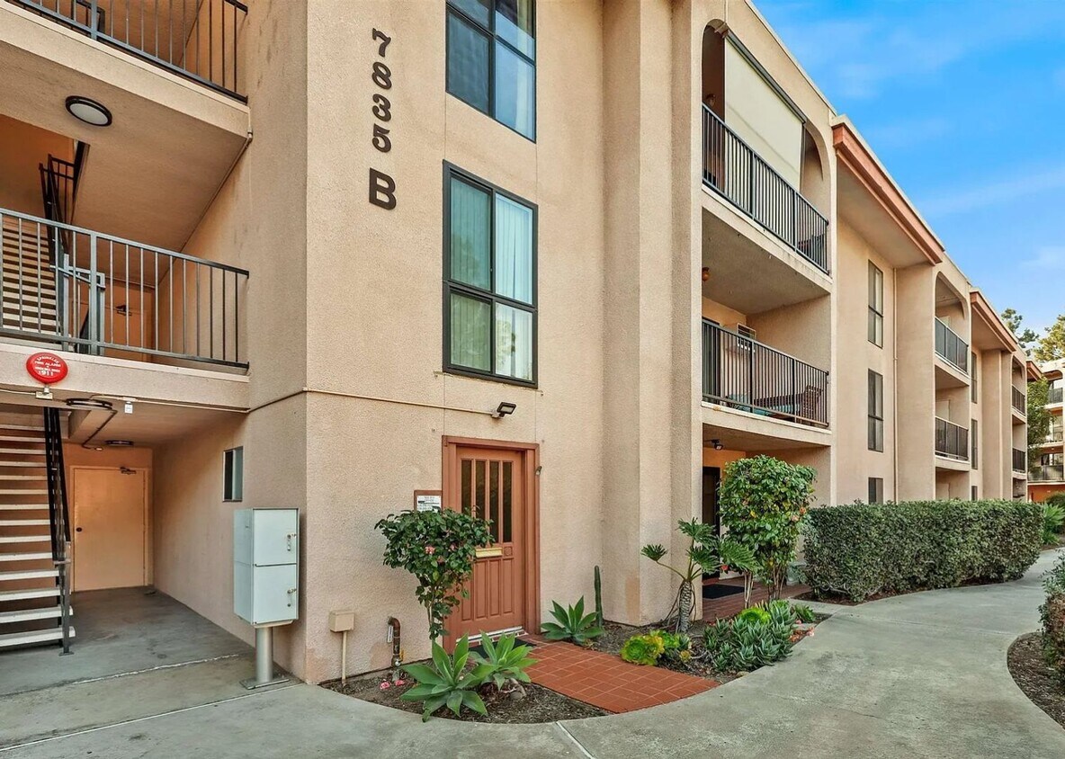 Foto principal - Beautiful 2 bedroom, 2 full bath condo in San Carlos Greens