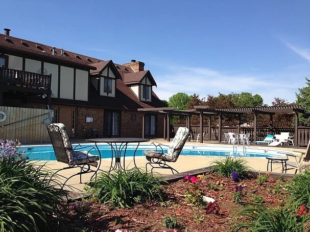 Gated Swimming Pool with Private Clubhouse! - 2003 Tracy Dr