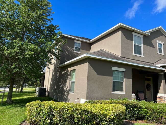 Building Photo - BEAUTIFUL 4 BEDROOM 3.5 BATHS HOME 2566 SQ...