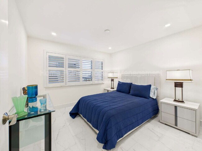 Foto del edificio - 25870 Hickory Blvd