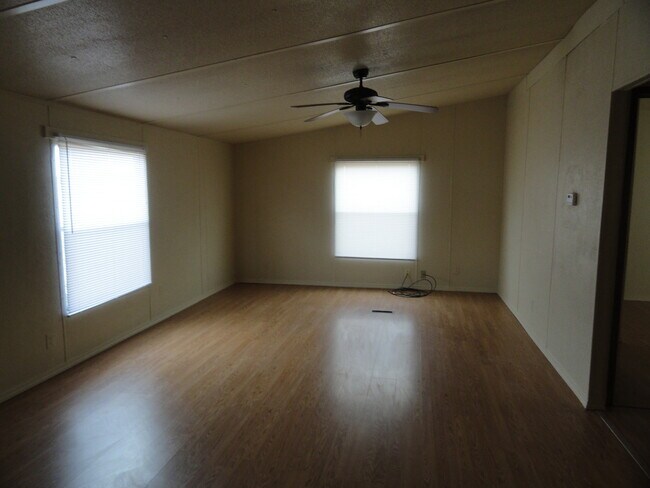Building Photo - 3 bedroom home