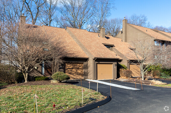 Building Photo - Currier Ridge Condominiums