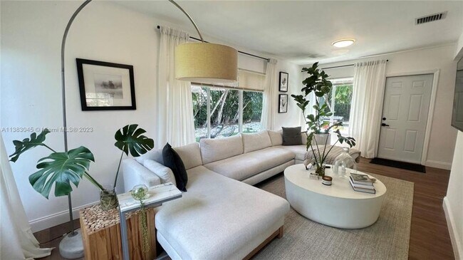 Building Photo - 3 bedroom in Miami FL 33179