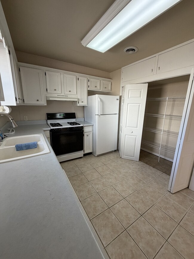 Photo - 1225 W Main St House