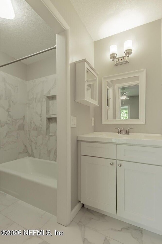 Building Photo - 360 14th Ave S