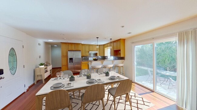 Foto del edificio - Beautiful Santa Clara home with fenced bac...