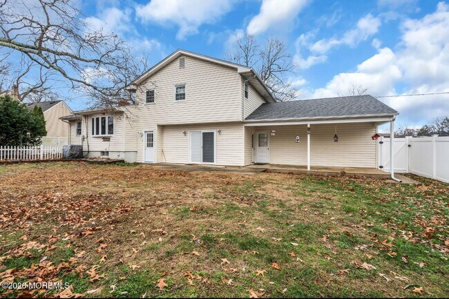 Building Photo - 869 Knight St