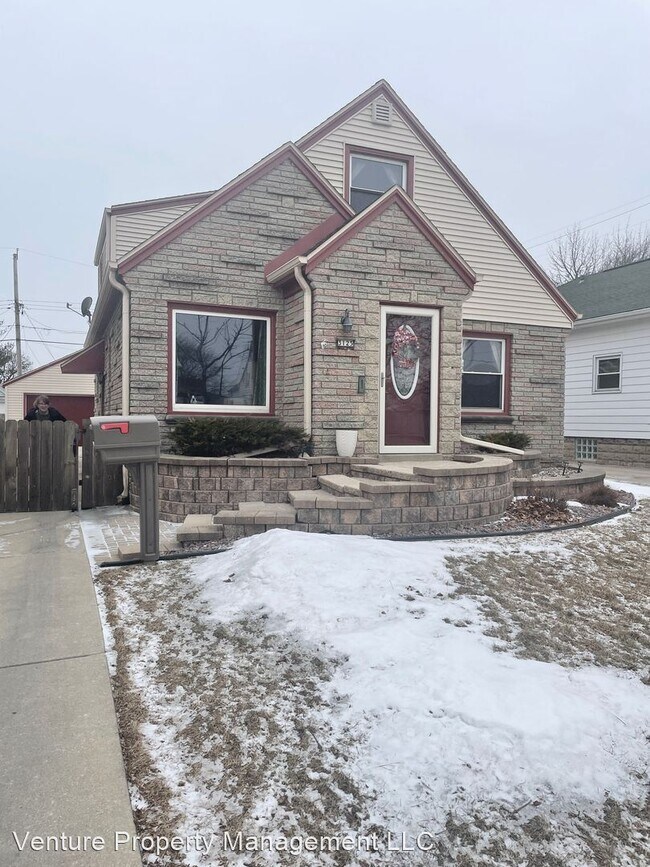 Building Photo - 4 br, 2 bath House - 3125 S 56th St