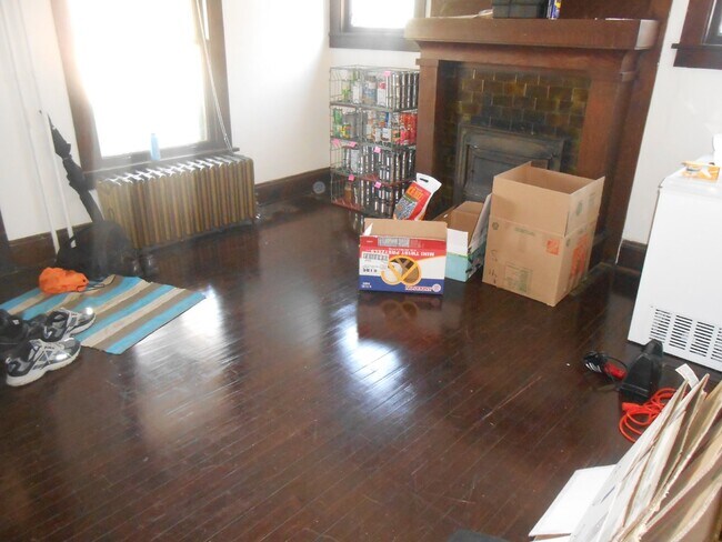 Foto del edificio - 4 Bed 2 Bath close to UWEC!