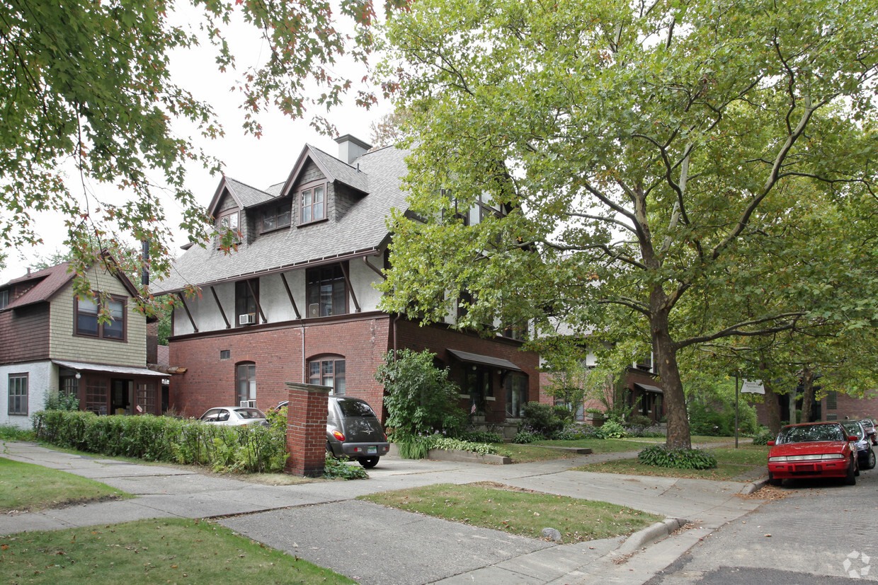 Primary Photo - Stratford Arms Apartments