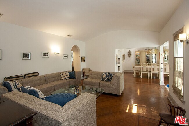 Foto del edificio - 1173 S Point View St