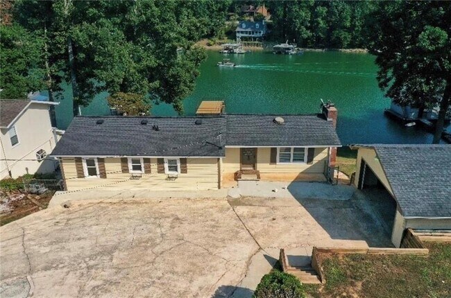 Foto del edificio - 6163 Lake Lanier Heights Rd