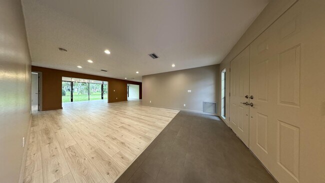 Building Photo - 7134 Fairway Bend Cir