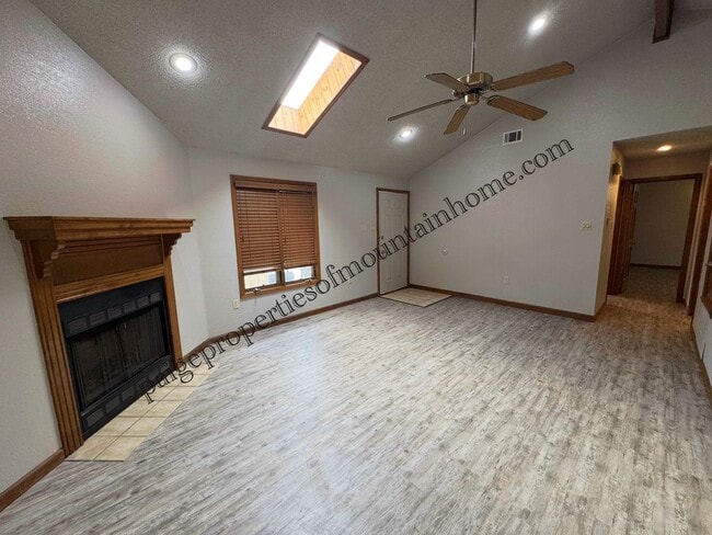 Building Photo - 605 Cooper Estates Dr