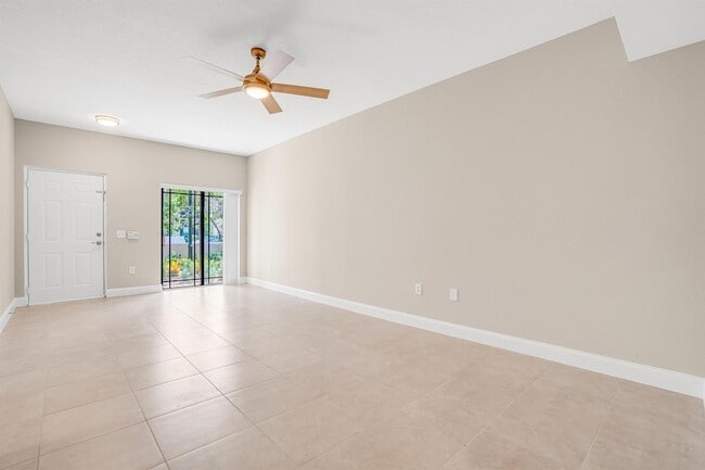 Building Photo - 2802 Sarento Pl