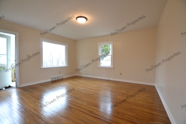 Building Photo - 205 Algonquin St