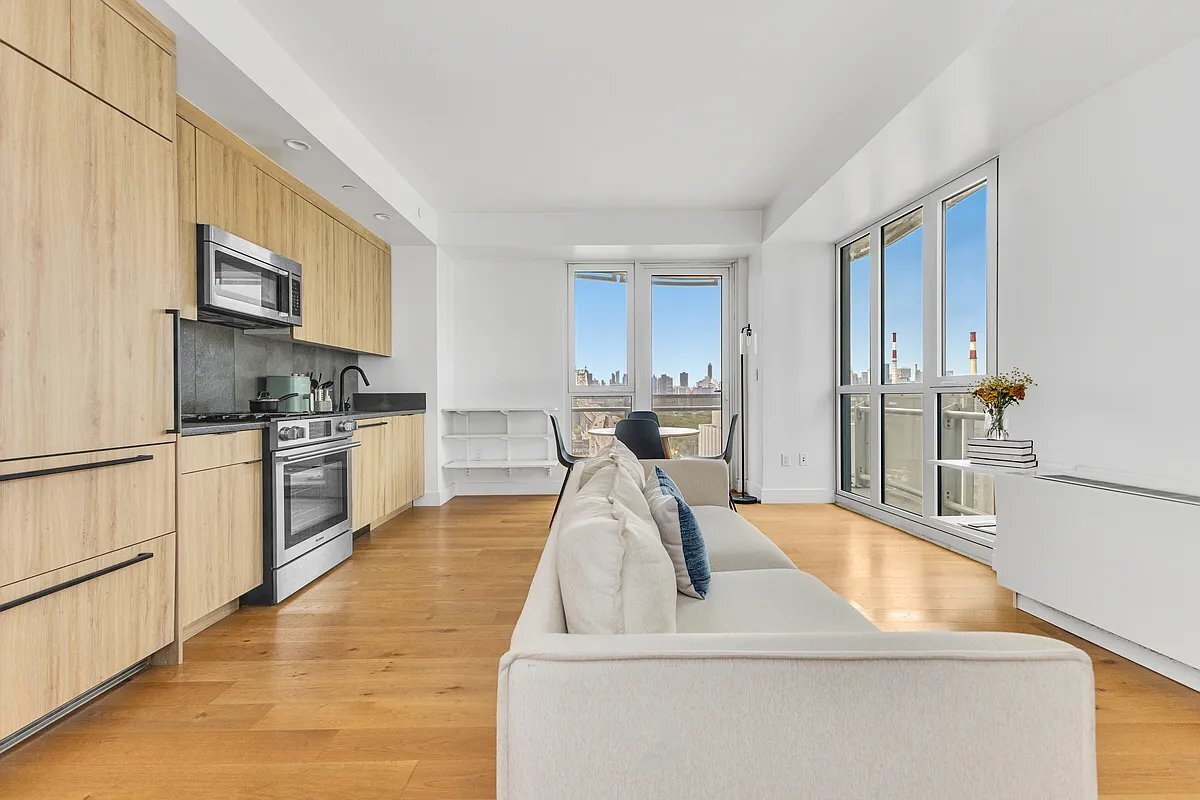 Foto principal - 24-16 Queens Plaza S
