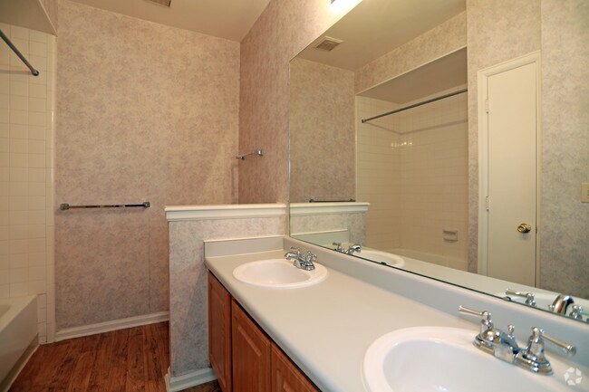 2HAB, 1BA - Fairfield - Huntington Ridge Apartments