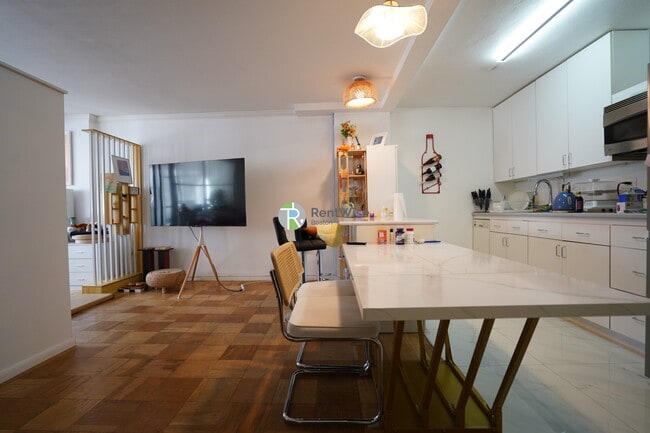 Photo - 6 Whittier Pl Apartment