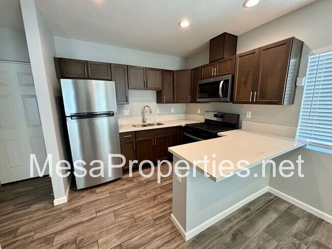 Foto del edificio - 3662 Chateau Ct