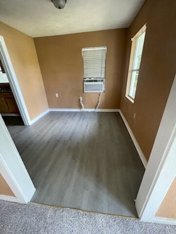Building Photo - 3 bedroom 1 bath apartment in duplex.