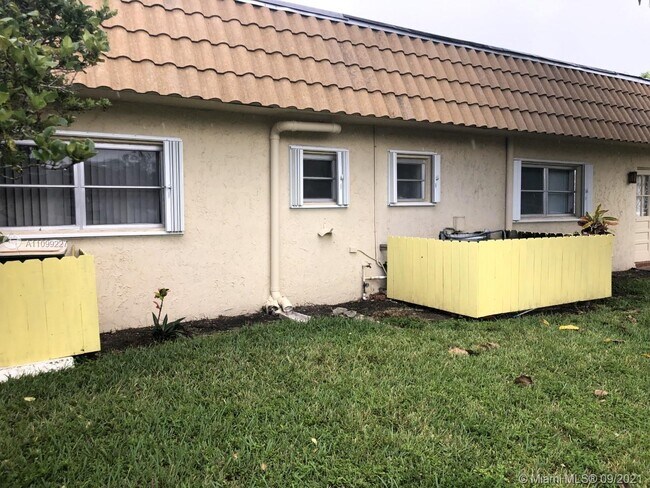 Foto del edificio - 7105 NW 79th Ave