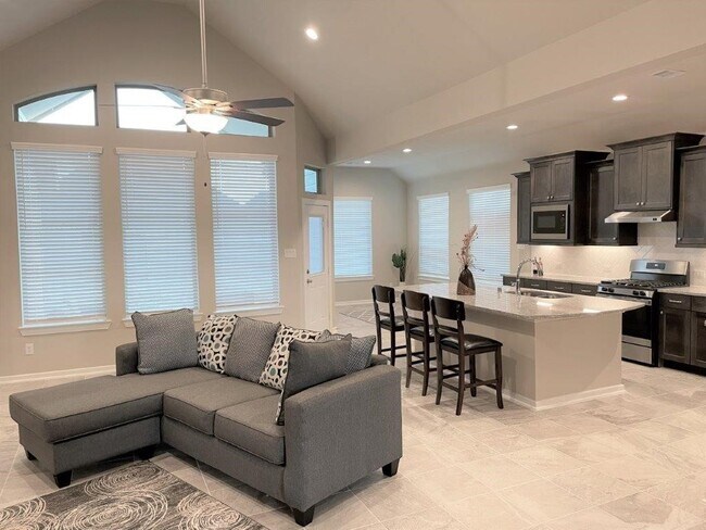 Building Photo - 8426 Bay Orchard Dr