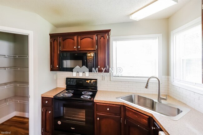 Foto del edificio - 3 br, 2 bath House - 18 Crescent Dr