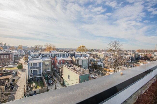 Building Photo - Amazing 4 BR/4 BA Townhome in Bloomingdale!