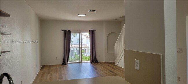 Building Photo - 5640 NW 115th Ct