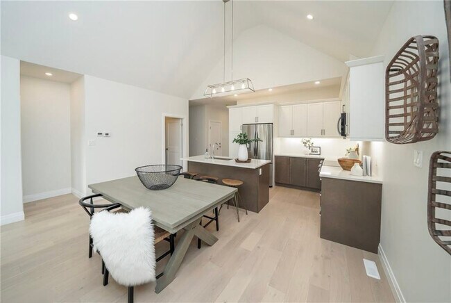 Photo du bâtiment - Live in Beautiful Port Stanley -4 Bedroom TownHome *Garage * Available April 2026