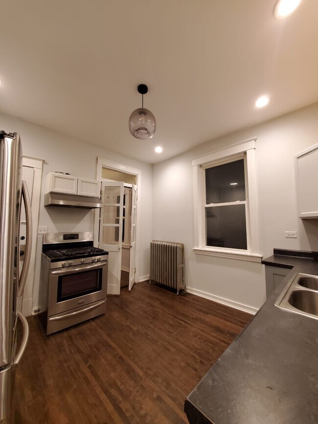 Foto del edificio - 3202 Clinton Ave