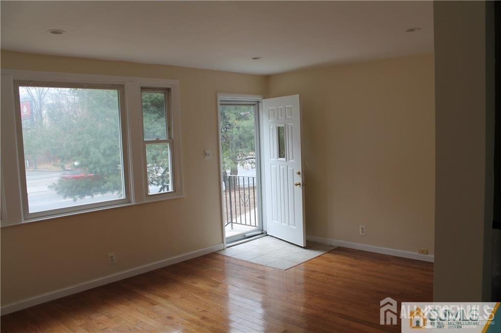 Building Photo - 323 9th St