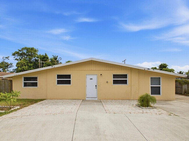 Building Photo - 226 E Gateway Blvd